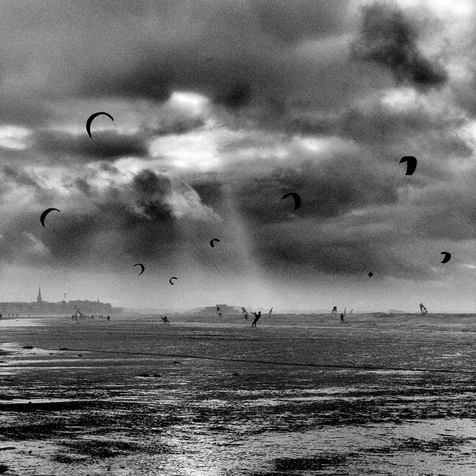 Sur l'eau, plage du Sillon à Saint-Malo - Octobre 2020