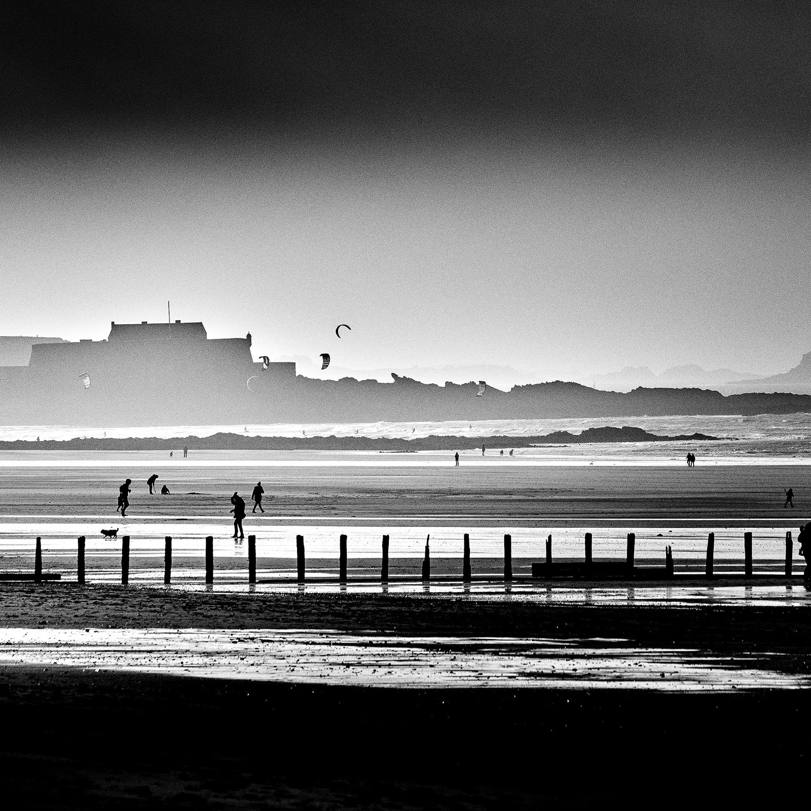 Vent fort sur la plage du sillon - Février 2022